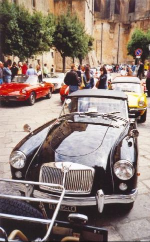 10 giugno 2006 - Tricase - Piazza Giuseppe Pisanelli -  Raduno di auto d'epoca